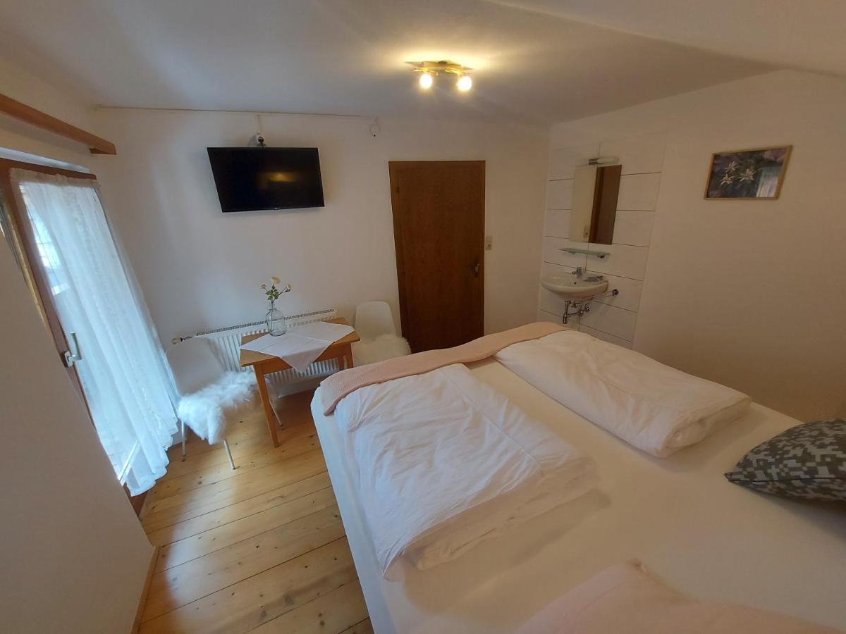 Zum Schneider Bed & Breakfast Finkenberg Eksteriør bilde