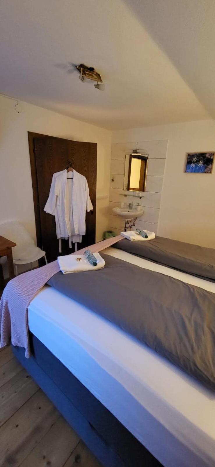 Zum Schneider Bed & Breakfast Finkenberg Eksteriør bilde